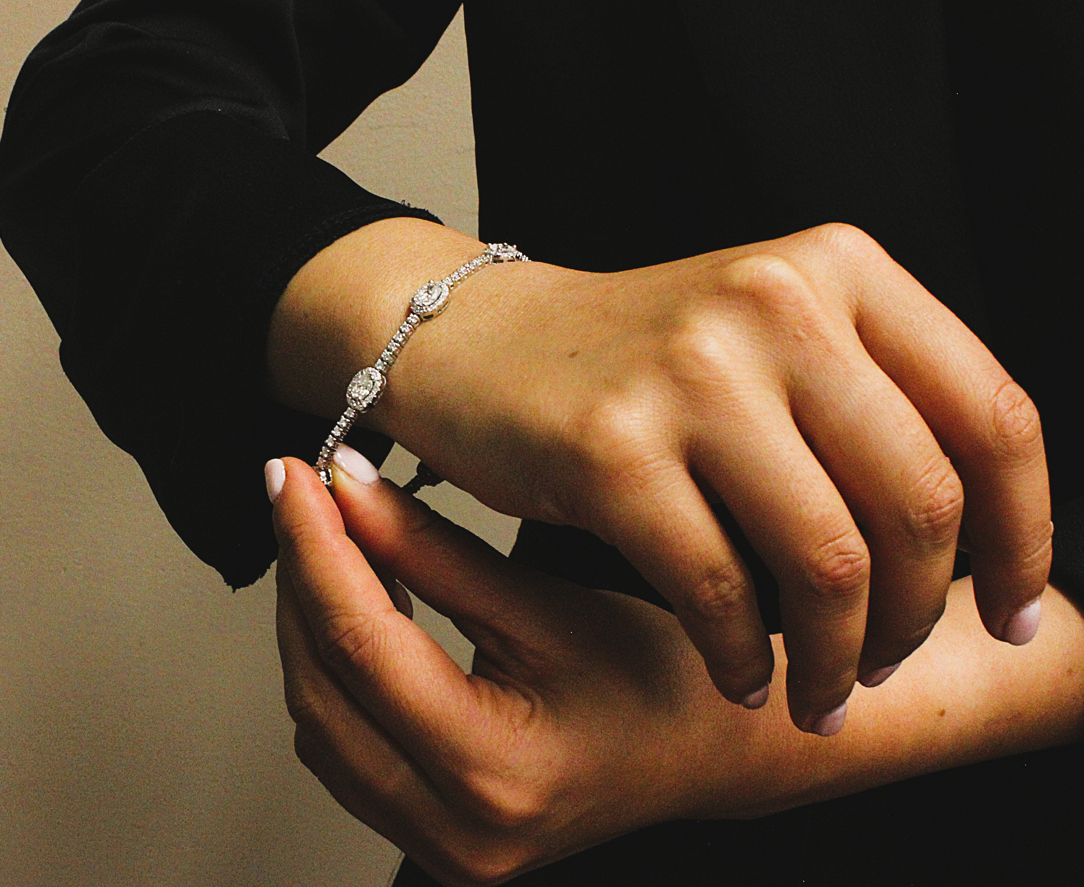 Round & Oval Cut Diamond Tennis Bracelet with Halo's